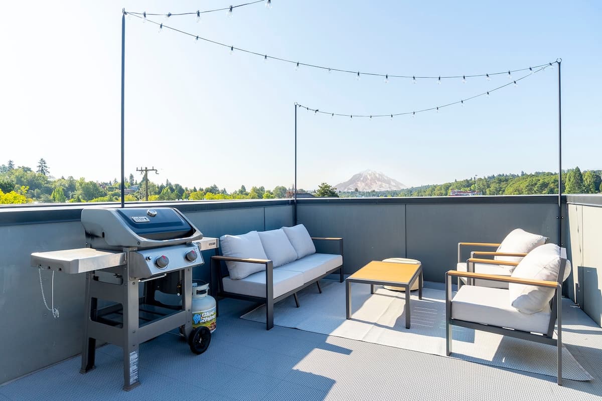 Beacon Hill Rooftop — North Beacon Hill